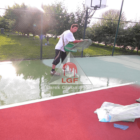 Imagini din executie aplicare sistem de pardoseala Conipur MT Gran teren tenis margine rasina acoperire granule