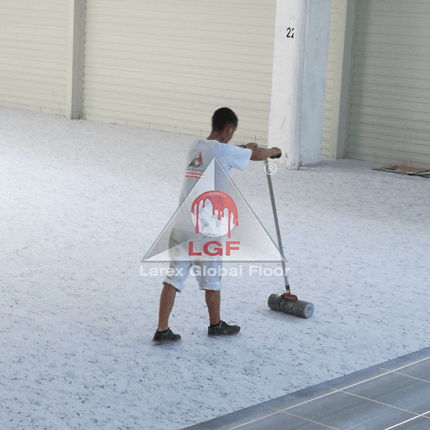 Imagini din executie aplicare sistem de pardoseala Covor Dale PVC ESD Premium fixare dale cu rola