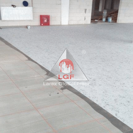 Imagini din executie aplicare sistem de pardoseala Covor Dale PVC ESD Premium pardoseala comparatie dale montate peste banda de cupru