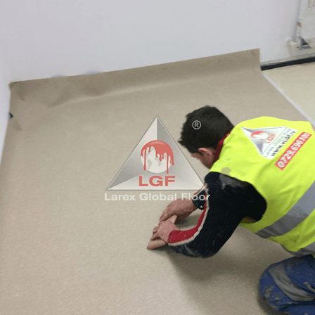 Imagini din executie aplicare sistem de pardoseala Covor PVC montare covor dezaerare covor