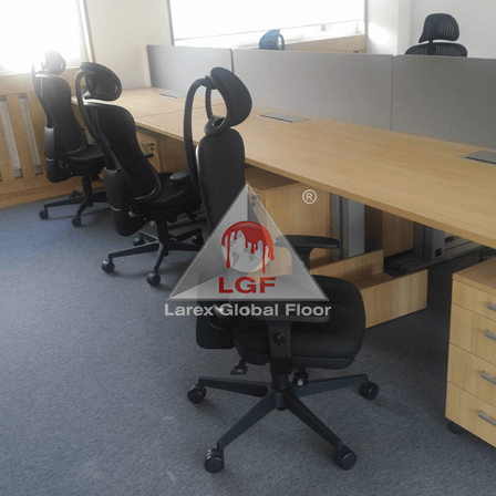 Imagini din executie aplicare sistem de pardoseala pardoseli mocheta imagine birou mocheta birouri scaune